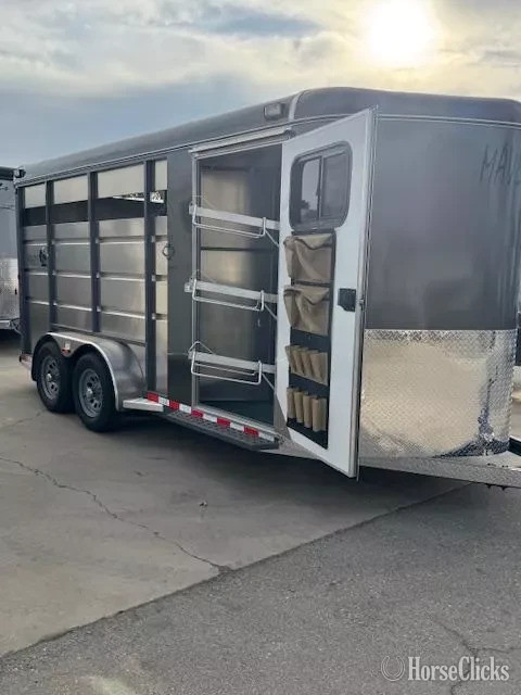 Maverick Trailers 2027 Steel 3  Horse Trailer - Horse Trailers in California