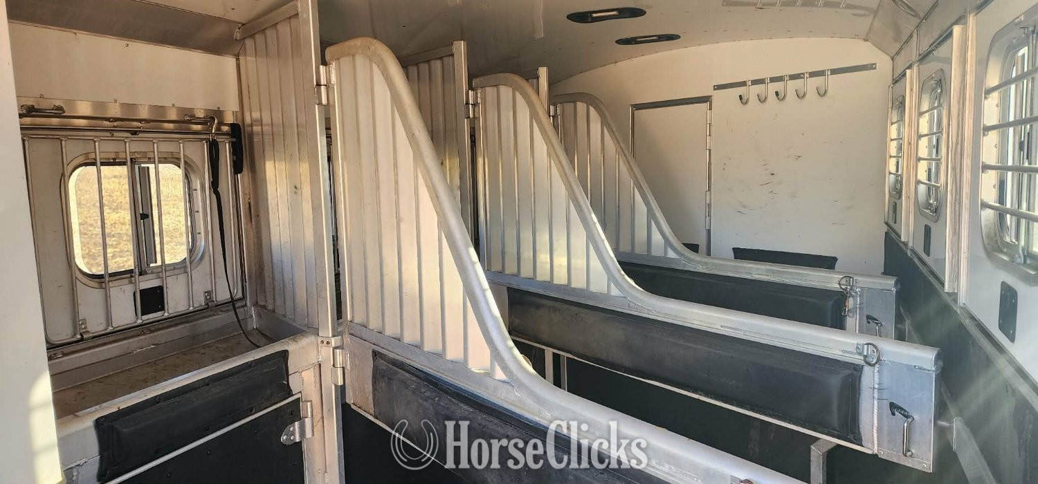 2007 4-Star Trailers Gooseneck Horse Trailer Wisconsin