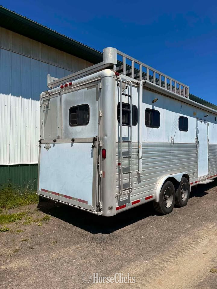 1999 Hart Trailers Deluxe  Horse Trailer