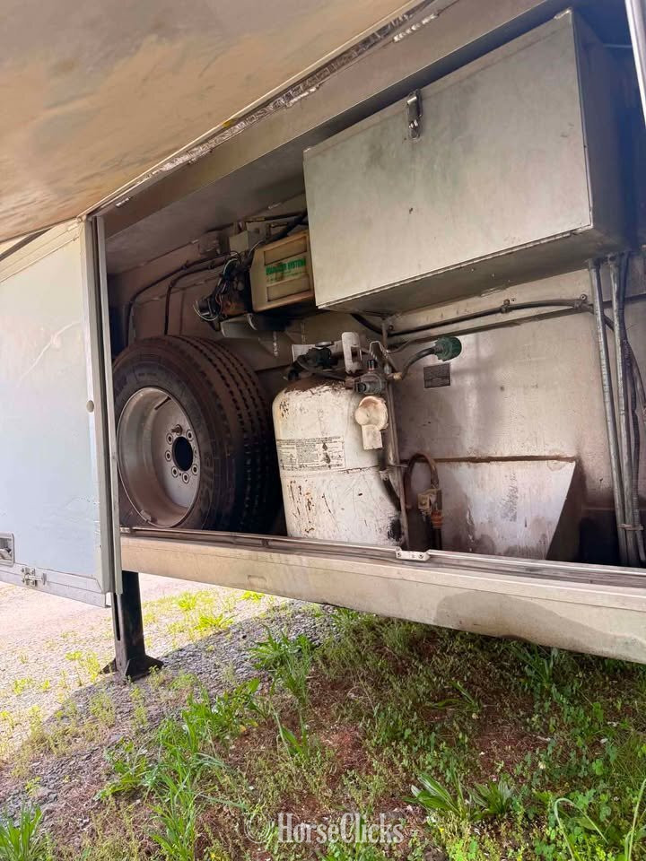 1999 Hart Trailers Deluxe  Horse Trailer - Horse Trailers in Virginia