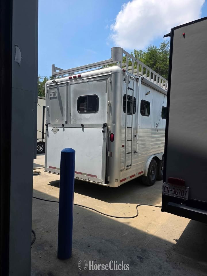 Horse Trailers - 1999 Hart Trailers Deluxe  Horse Trailer in Virginia