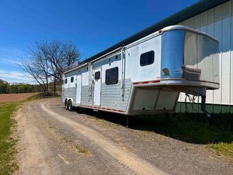 1999 Hart Trailers Deluxe  Horse Trailer