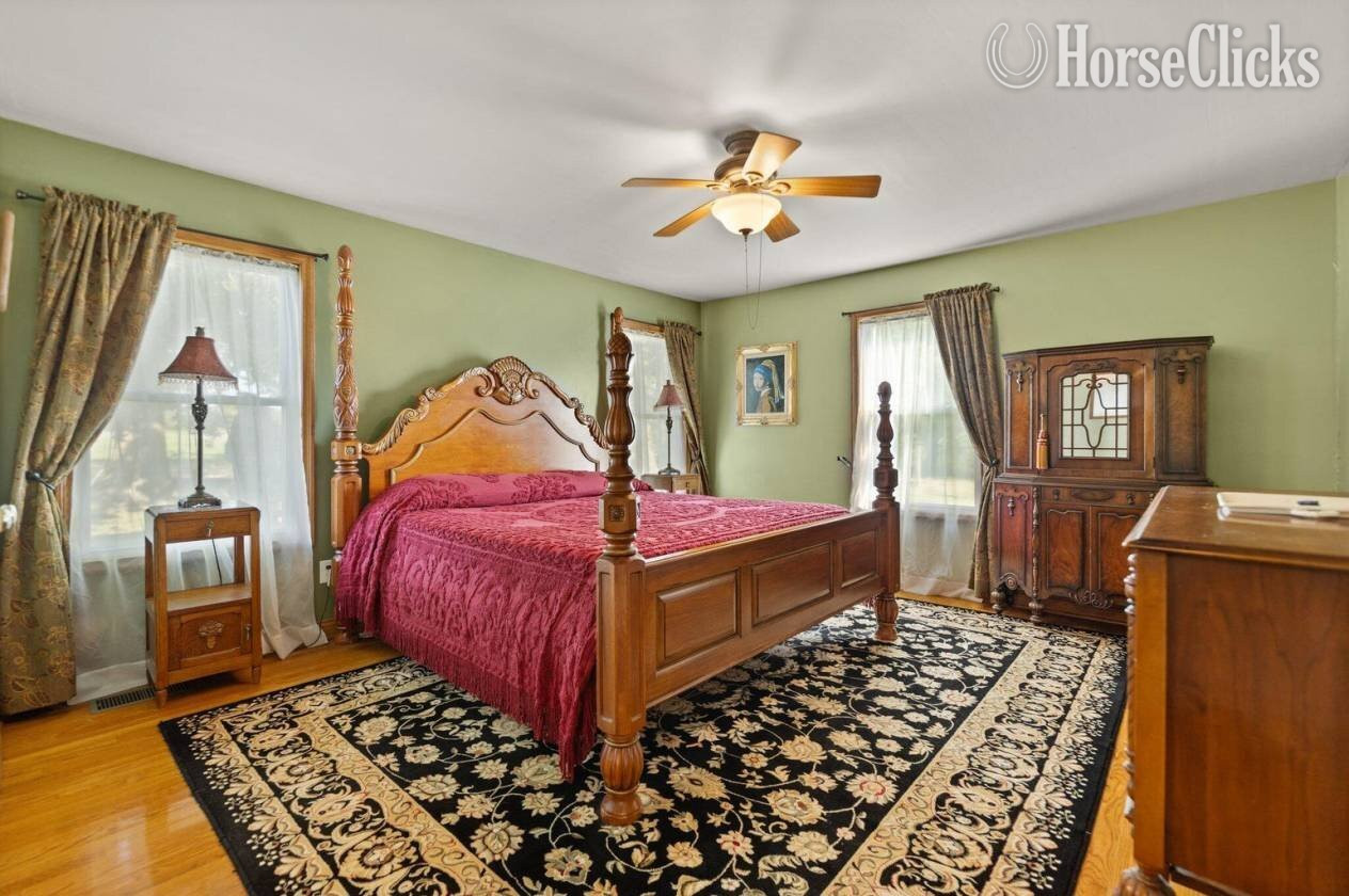 Farms - Multi Generational Living Farm with 2 Large Homes in Kentucky