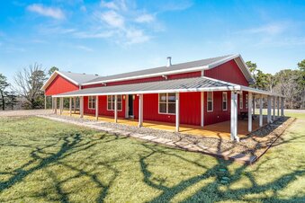 Equestrian Paradise Meets Modern Luxury