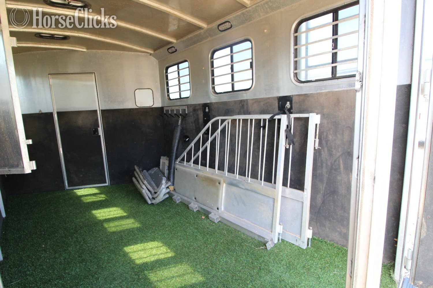 2006 Other Classic 3H w/6.5 LQ Gooseneck Horse Trailer - Horse Trailers