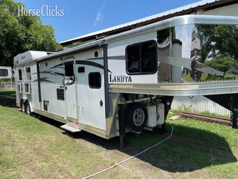 2016 Lakota Charger Gooseneck Horse Trailer
