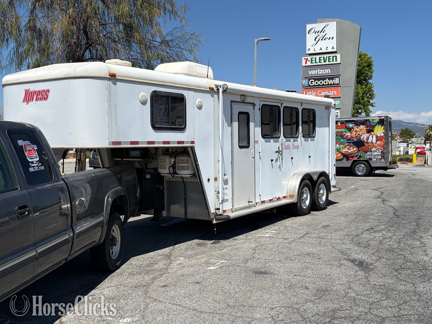 2006 Charmac Trailers  Gooseneck Horse Trailer