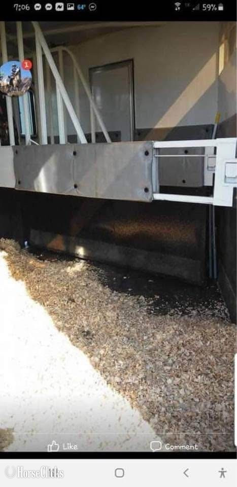 2006 Charmac Trailers  Gooseneck Horse Trailer - Horse Trailers