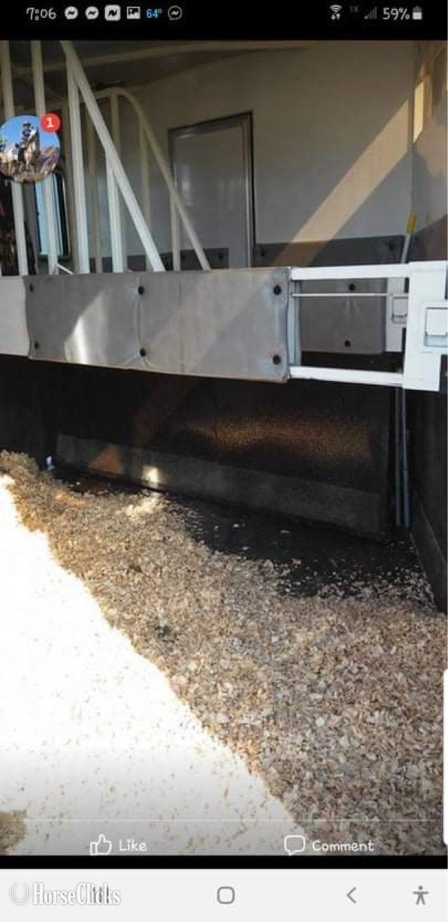 Horse Trailers - 2006 Charmac Trailers  Gooseneck Horse Trailer in California