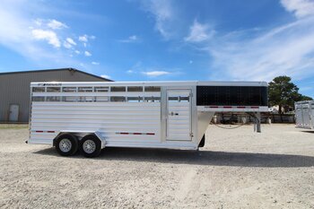 Featherlite Trailers 8117 Gooseneck Livestock Trailer