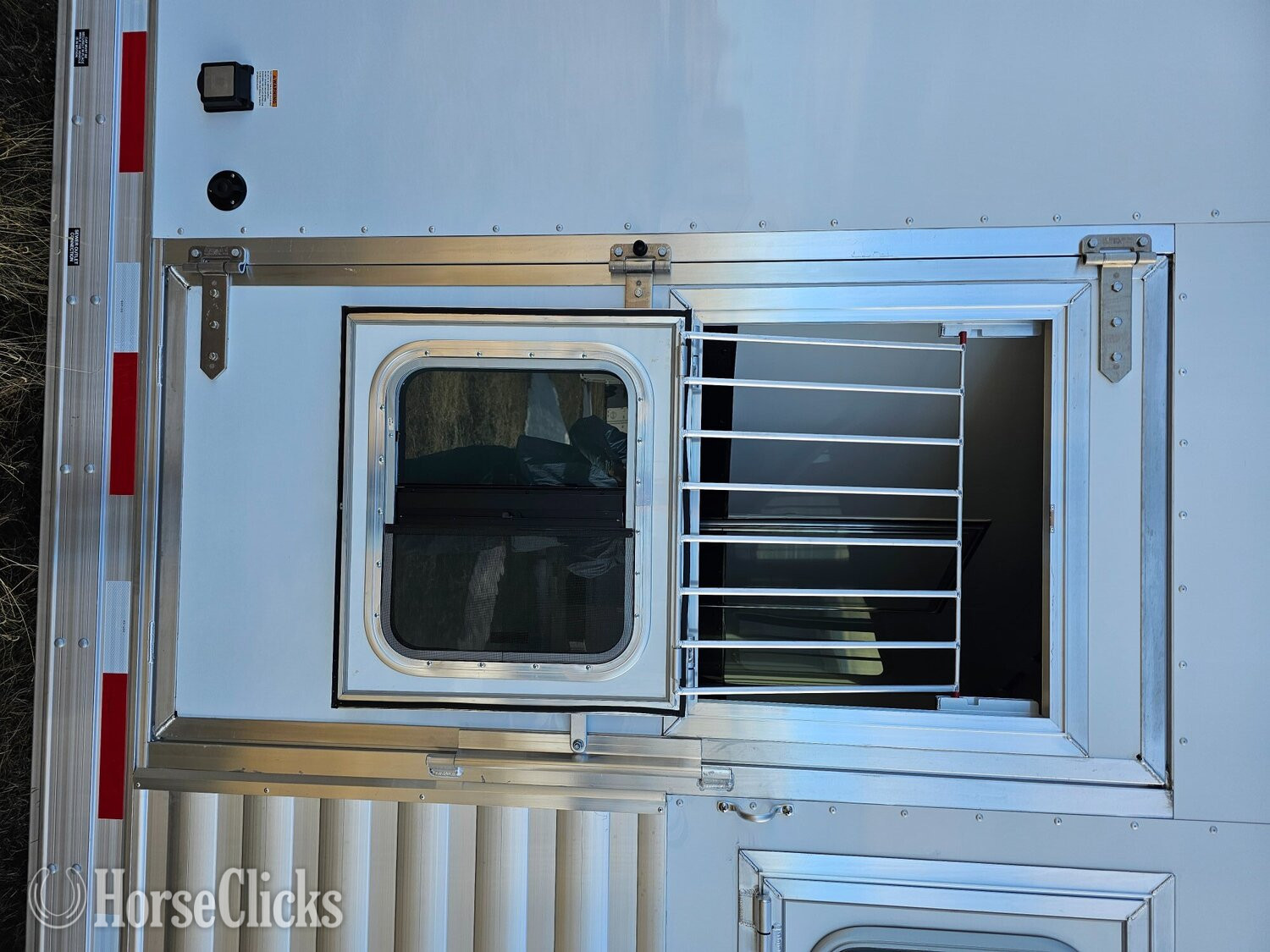Horse Trailers - 2025 Exiss Trailers Escape 7410 Gooseneck Horse Trailer