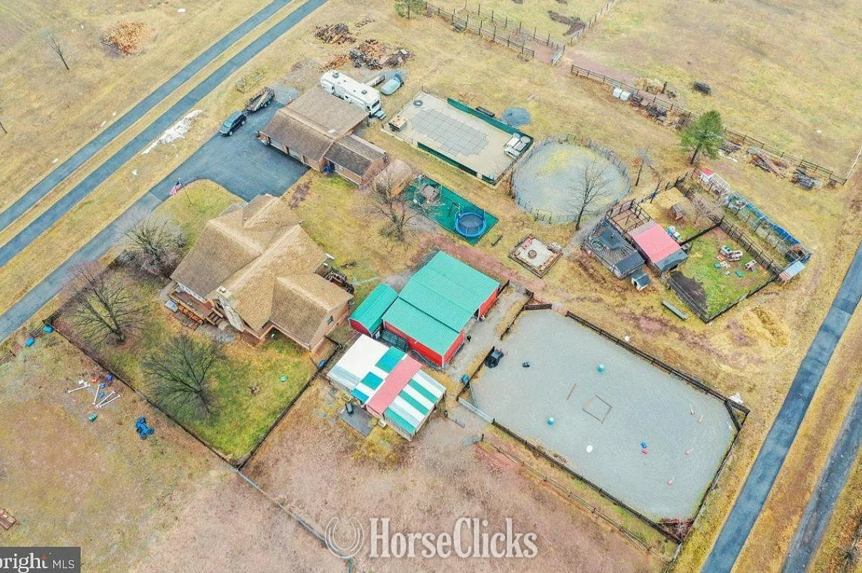 Turn Key Horse property in Hancock, MD - Farms