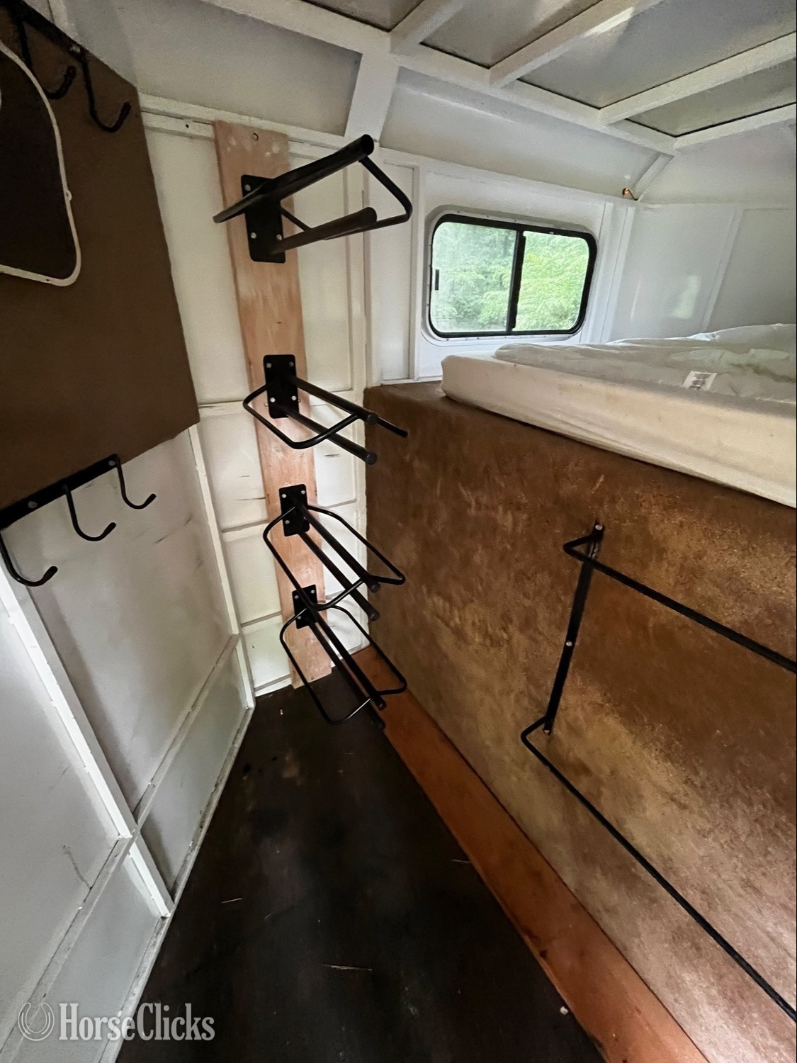 2018 Trails West Adventure 4H GN Gooseneck Horse Trailer - Horse Trailers in North Carolina