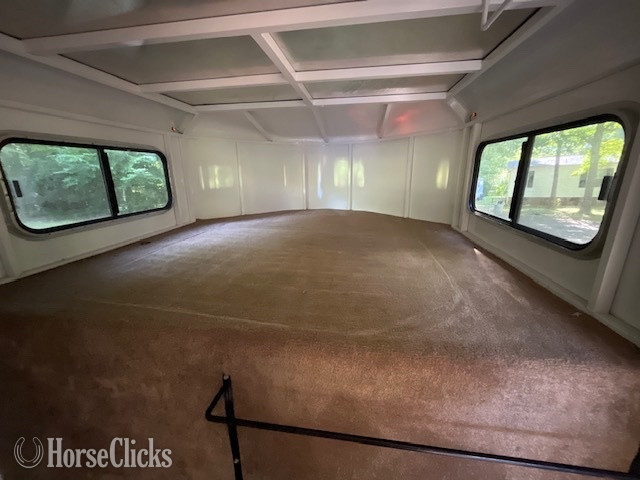 Horse Trailers - 2018 Trails West Adventure Gooseneck Horse Trailer