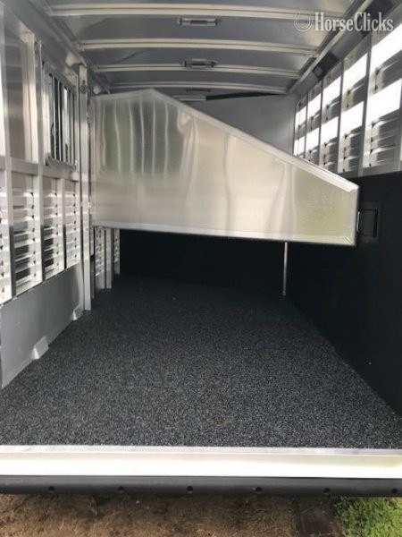 2026 Exiss Trailers Express CXF Gooseneck Horse Trailer Florida