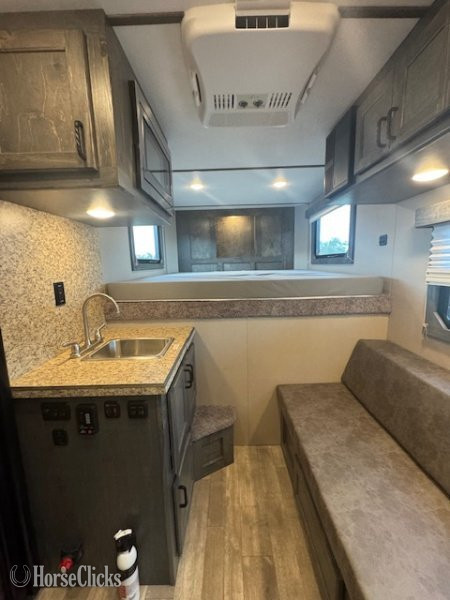 2026 Shadow Trailers Stablemate Weekender Gooseneck Horse Trailer - Horse Trailers