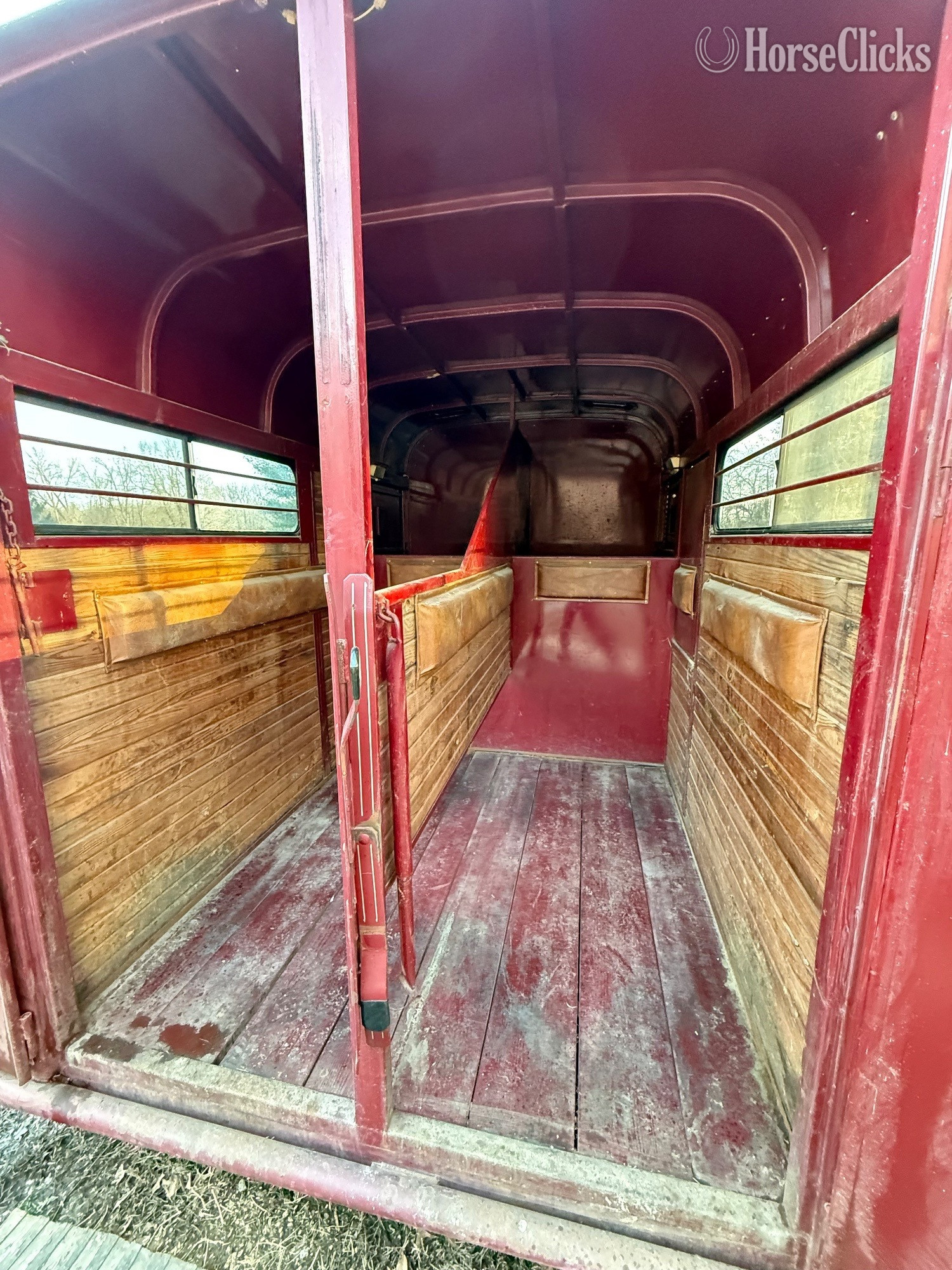 Horse Trailers - 1990 Trail Magic P Gooseneck Horse Trailer in Indiana