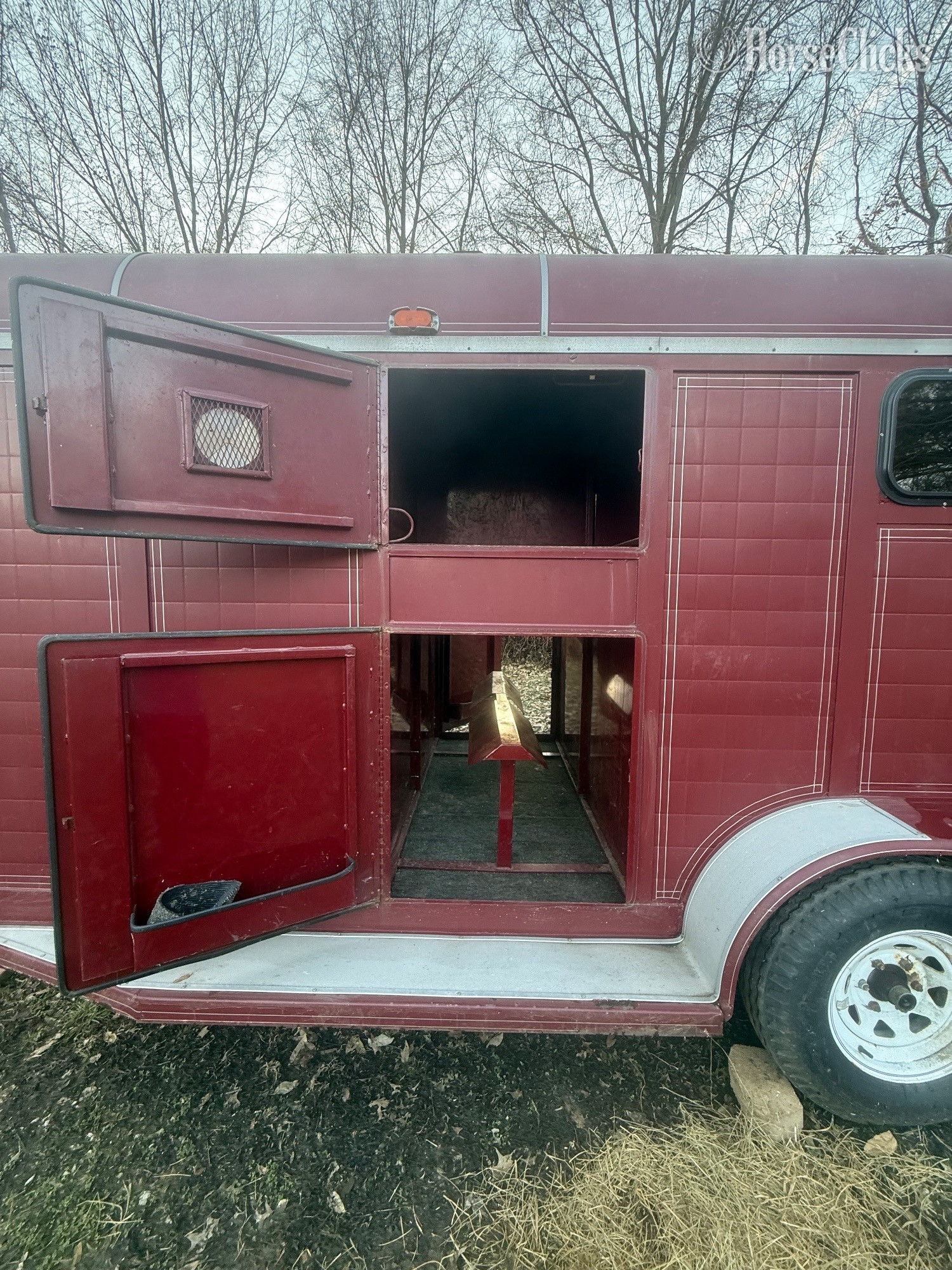 Horse Trailers - 1990 Trail Magic P Gooseneck Horse Trailer