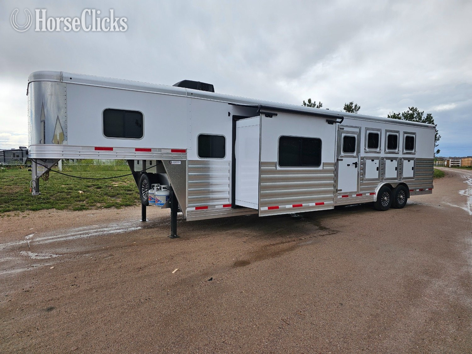 2025 Exiss Trailers Endeavor Gooseneck Horse Trailer in Colorado