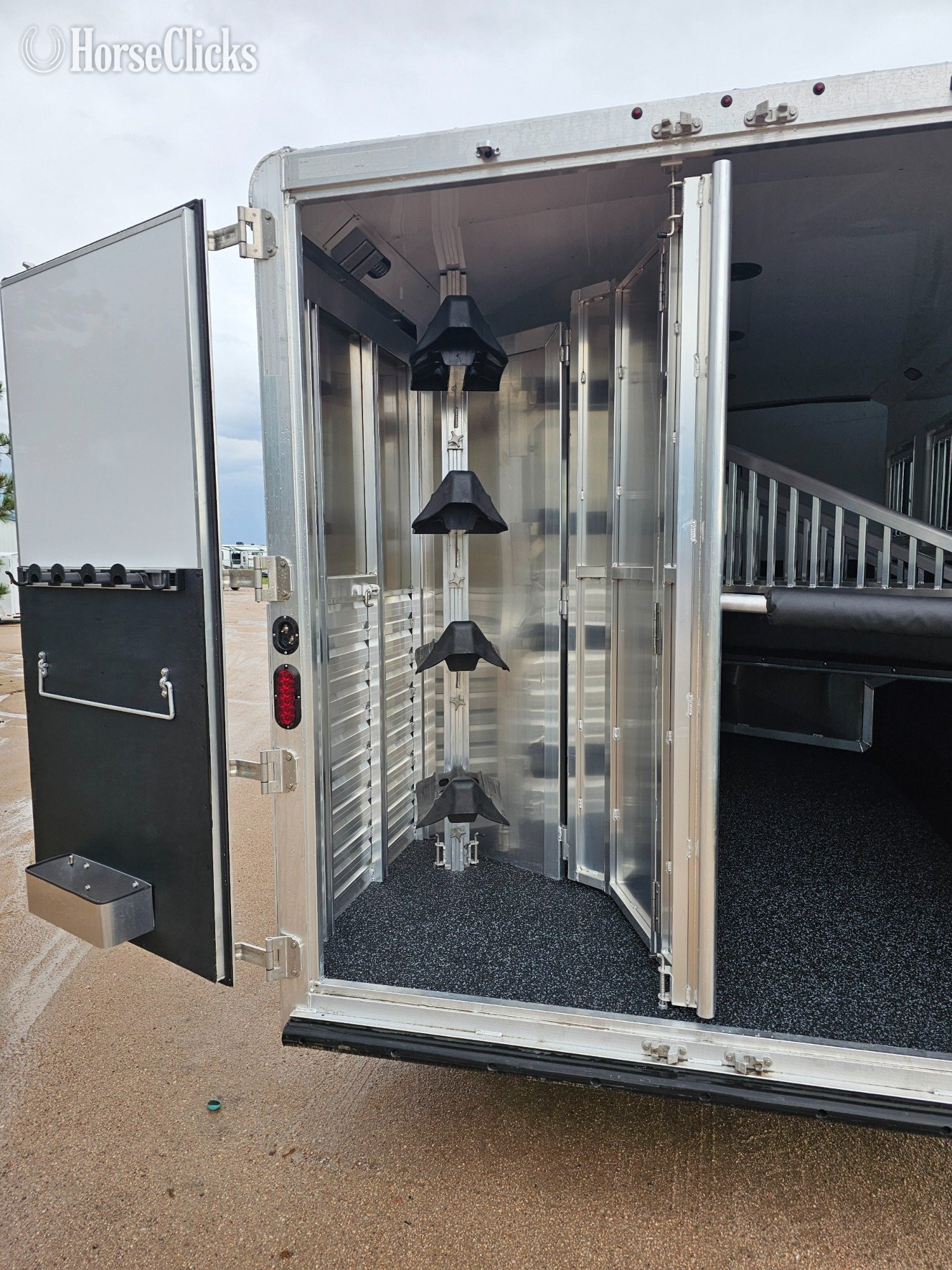 2025 Exiss Trailers Endeavor Gooseneck Horse Trailer - Horse Trailers