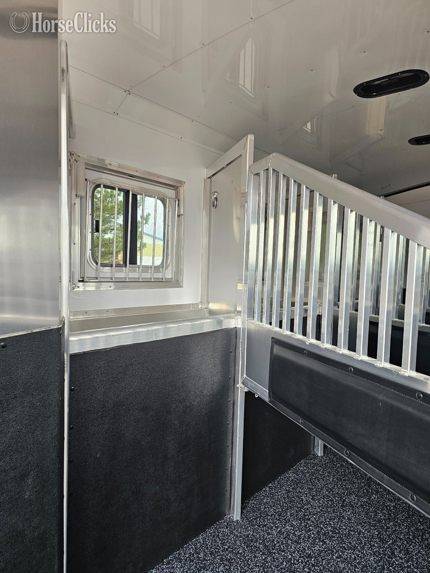Horse Trailers - 2025 Exiss Trailers Endeavor Gooseneck Horse Trailer