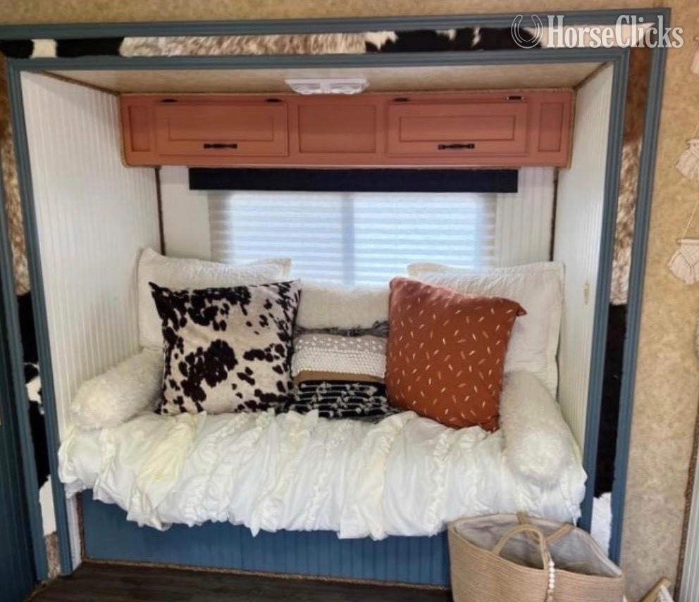 Horse Trailers - 2006 Exiss Trailers XT-410 Gooseneck Horse Trailer