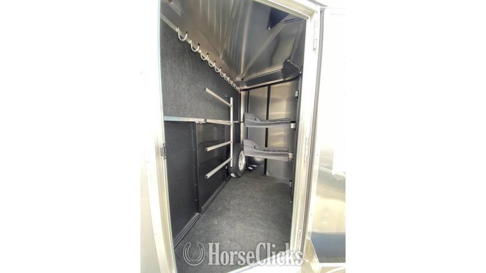 Logan Coach 2026 BULLSEYE   Horse Trailer - Horse Trailers in California