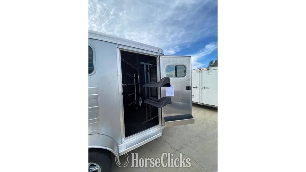 Logan Coach 2026 BULLSEYE   Horse Trailer - Horse Trailers
