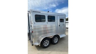 Logan Coach 2026 BULLSEYE   Horse Trailer