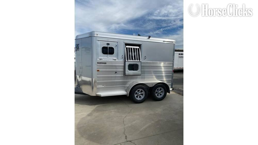 Logan Coach 2026 BULLSEYE   Horse Trailer