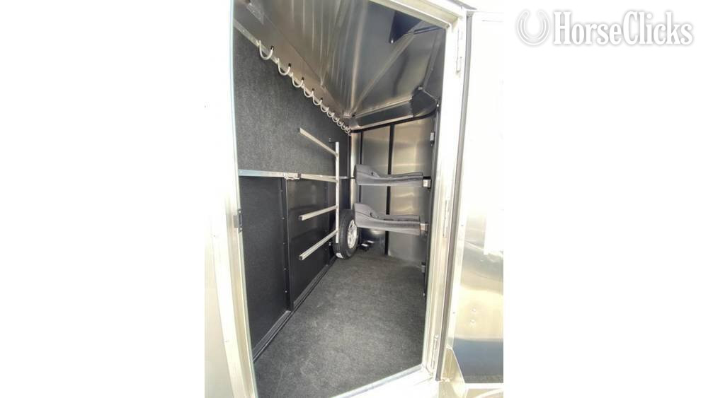 Logan Coach 2026 BULLSEYE   Horse Trailer - Horse Trailers in California