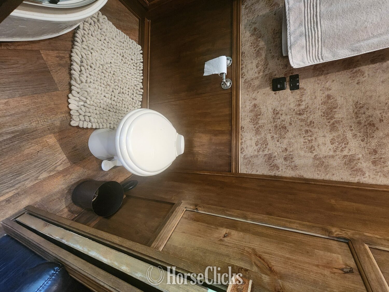 Horse Trailers - 2016 Platinum Coach  Gooseneck Horse Trailer