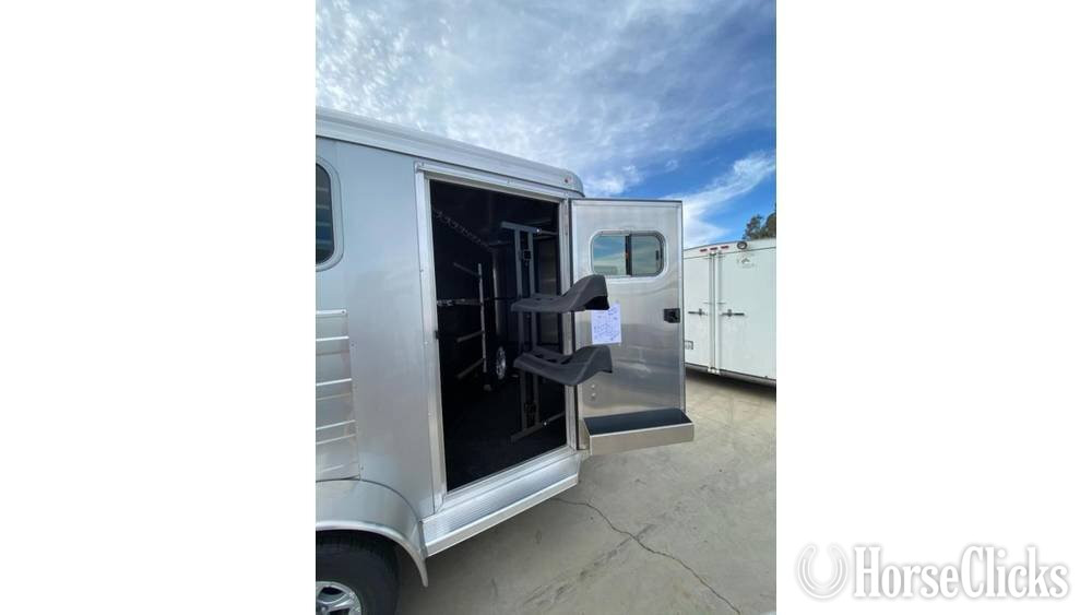 Logan Coach 2026 BULLSEYE   Horse Trailer - Horse Trailers