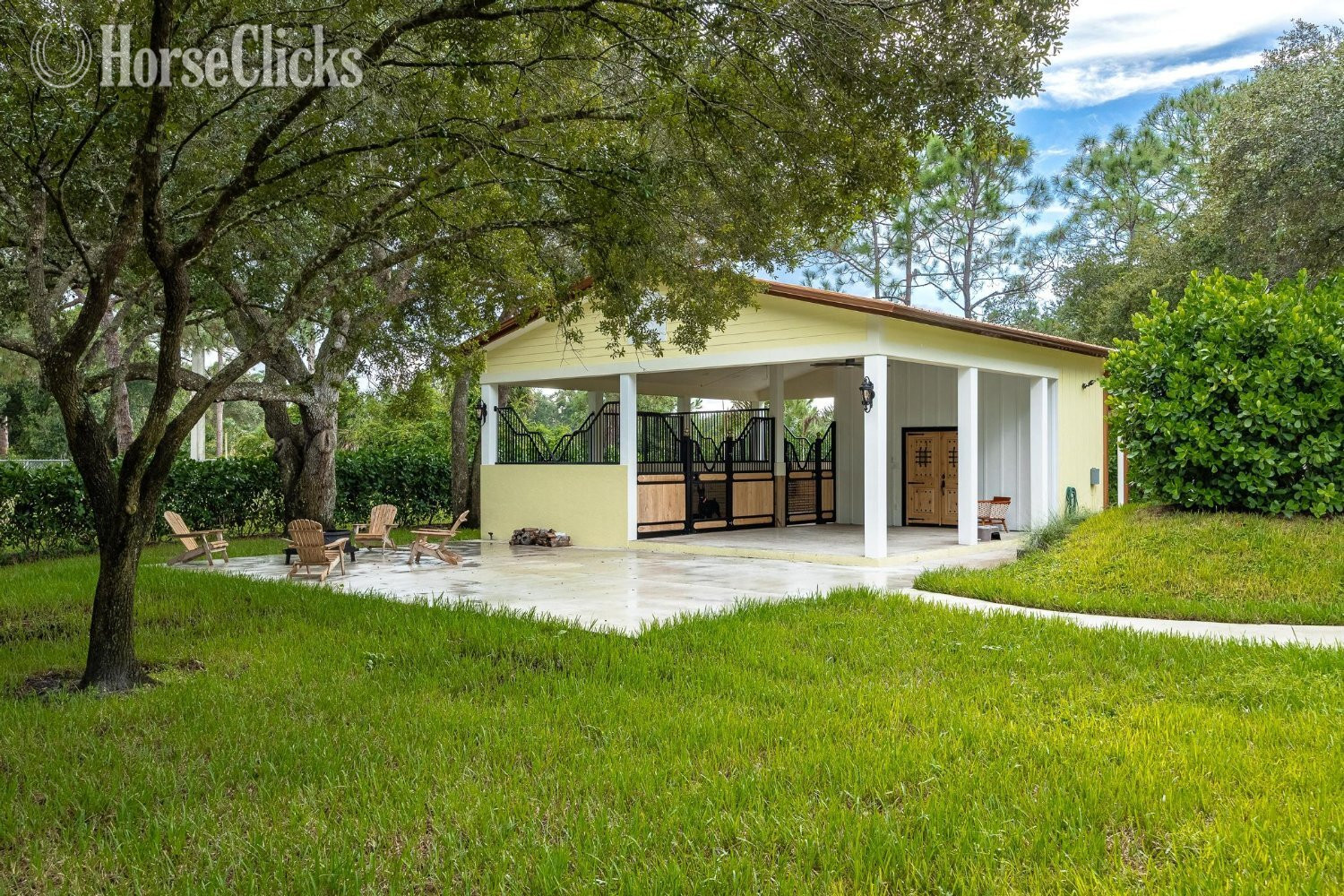 Equestrian Facility Professional layout and Income producer! - Houses in Florida