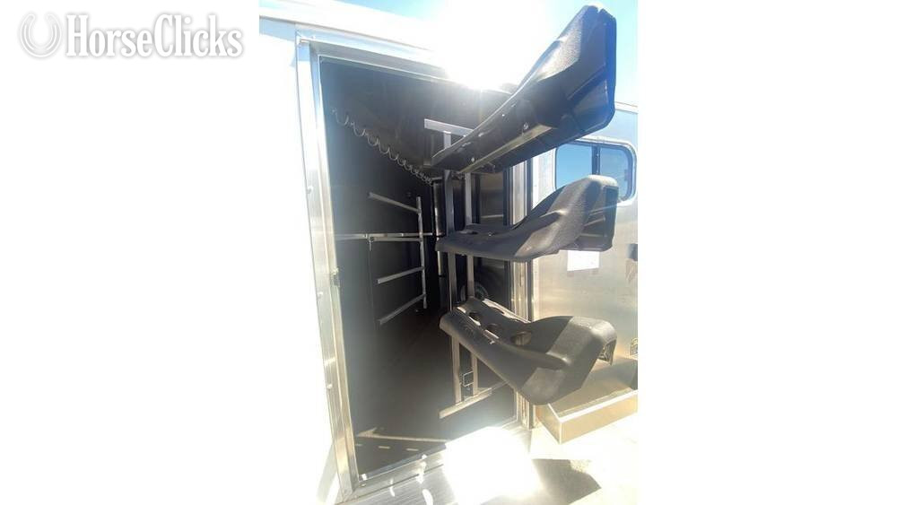 Logan Coach 2026 Bullseye   Horse Trailer - Horse Trailers in California